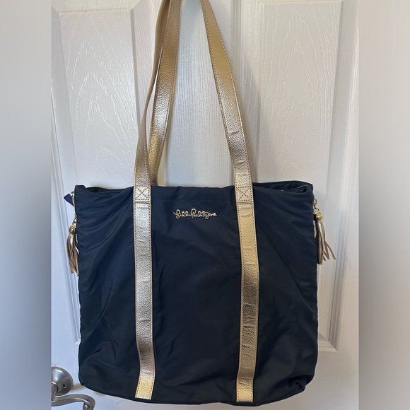 Lilly Pulitzer hearts-a-flutter side zip tote - Picture 4 of 7